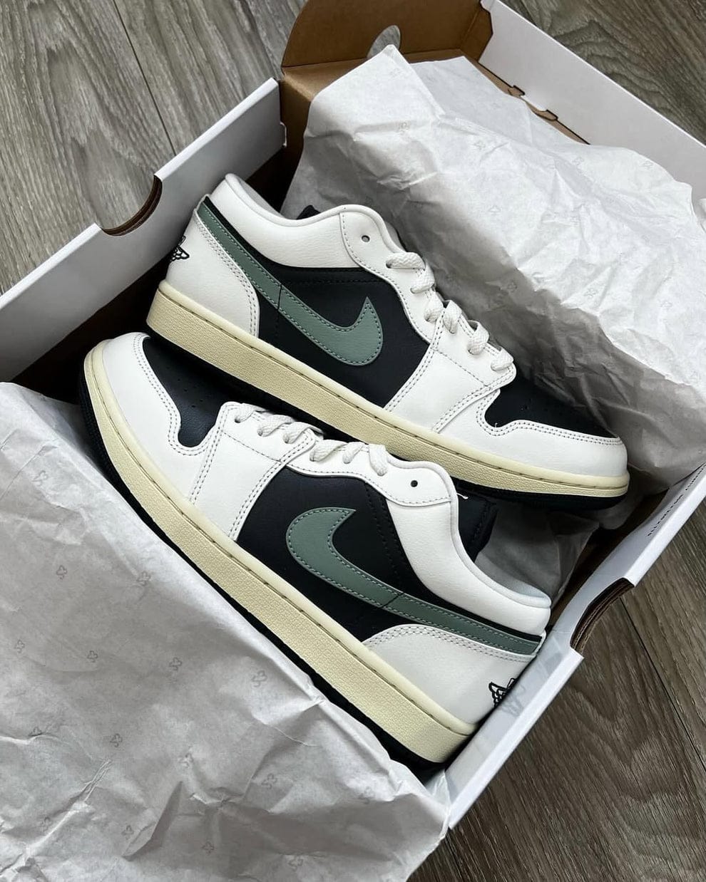 Nike Air Jordan 1 Low "Jade Smoke"