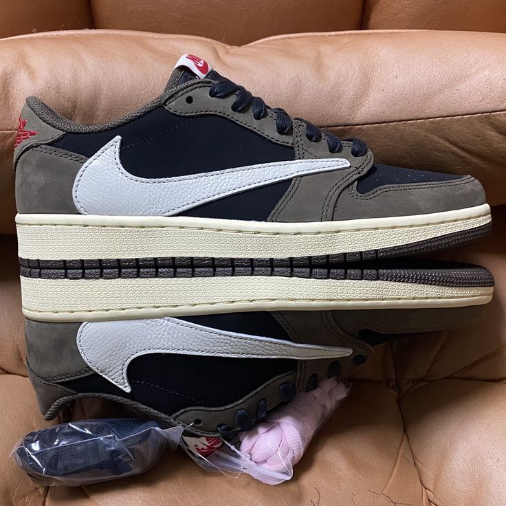 Nike Air Jordan Retro 1 Low X Travis Scott "Dark Mocha"