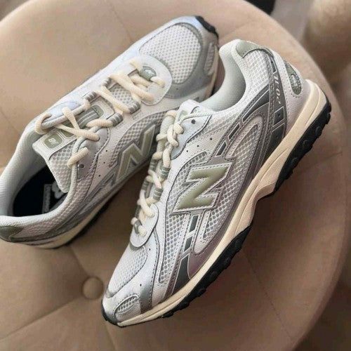 New Balance 204l "Silver Metallic Green"